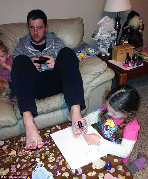 爸爸帶娃不靠譜?逗比奶爸帶娃爆笑瞬間(組圖)