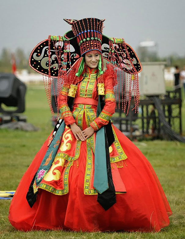 世界各地的傳統(tǒng)結(jié)婚服飾長啥樣？（組圖）