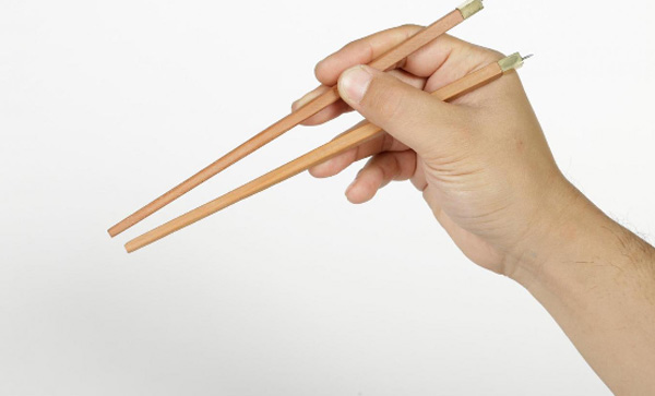 食蟲(chóng)餐具問(wèn)世 吃蟲(chóng)子或有助解決食物短缺難題（組圖）