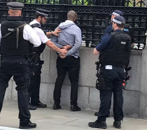 英國(guó)警察宣布以后不再管偷竊搶劫！群眾反應(yīng)炸了！