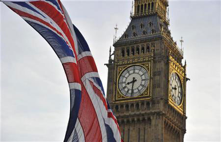 英國大本鐘加快傾斜 議會(huì)大廈或沉沒