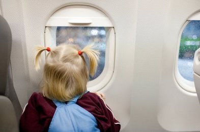 飛機和火車應設兒童隔離區？