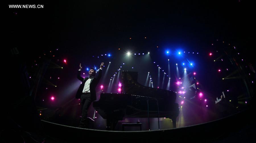 Lang Lang holds new year concert with Karen Mok