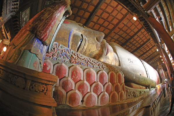 The Giant Buddha Temple in Zhangye city, about 600 kilometers west of Gansu's provincial capital Lanzhou, is named after a statue worshipped inside. As many as eight people can stand on the ear of the 34.5-meter-long reclining Buddha. Secrets of Hexi Corridor