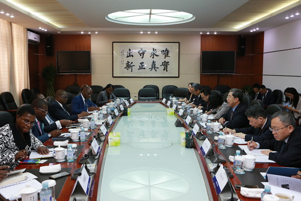 DRC official meets with Minister of Finance and Economic Development of Zimbabwe