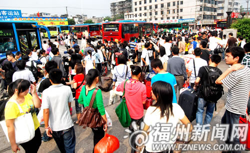 福州火車站迎來返程客流高峰 日發送旅客5.5萬人