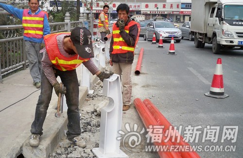 洪山大橋護欄將上“雙保險” 新增護欄月底前竣工