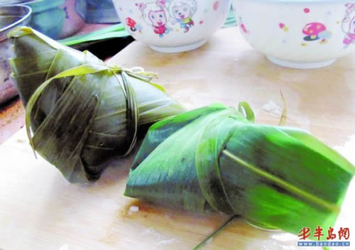商家曝光粽葉鮮亮內幕：大多用硫酸銅浸泡(組圖)
