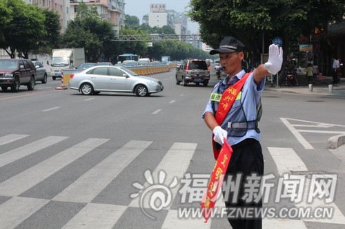 “最專業”協管員感動榕城　網友稱“勝過交警”