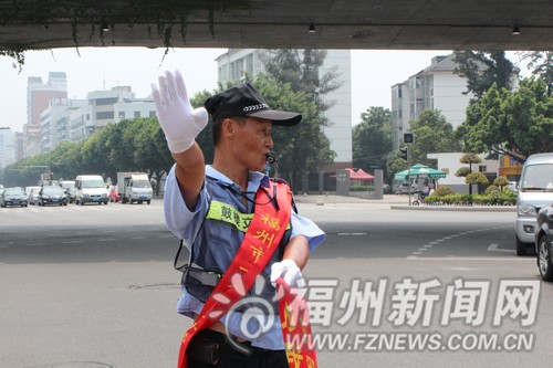 “最專業”協管員感動榕城　網友稱“勝過交警”