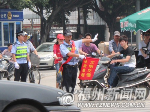 “最專業”協管員感動榕城　網友稱“勝過交警”