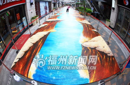 平地冒出“懸崖峭壁” 其實是3D立體畫