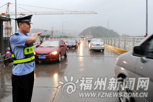福州“南大門第一哨”　執勤民警風雨無阻守關卡