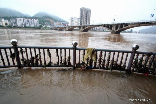 Rainfall hits E China's Nanping, causing flood