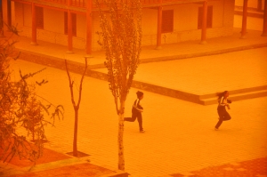 Heavy sandstorm blows through Dunhuang