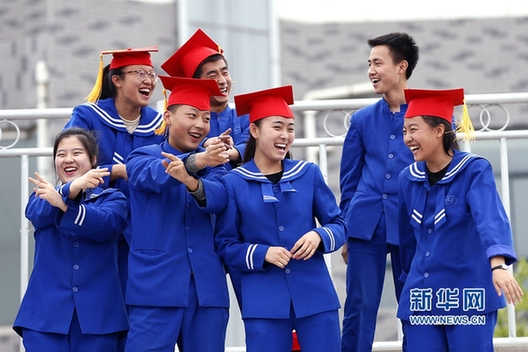 Gansu holds rites of initiation for middle school students