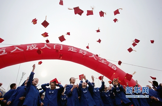 Gansu holds rites of initiation for middle school students