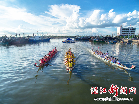 Dragon boat races held to celebrate Duanwu Festival