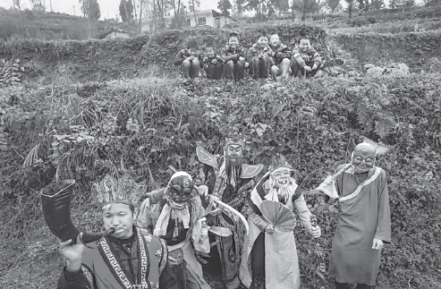 Candid camera: Outdoor act