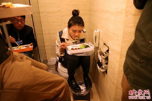 Female reporters stick to work at two sessions