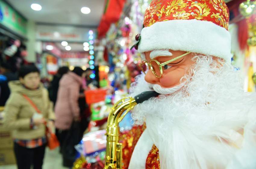 Christmas sales attract customers in China