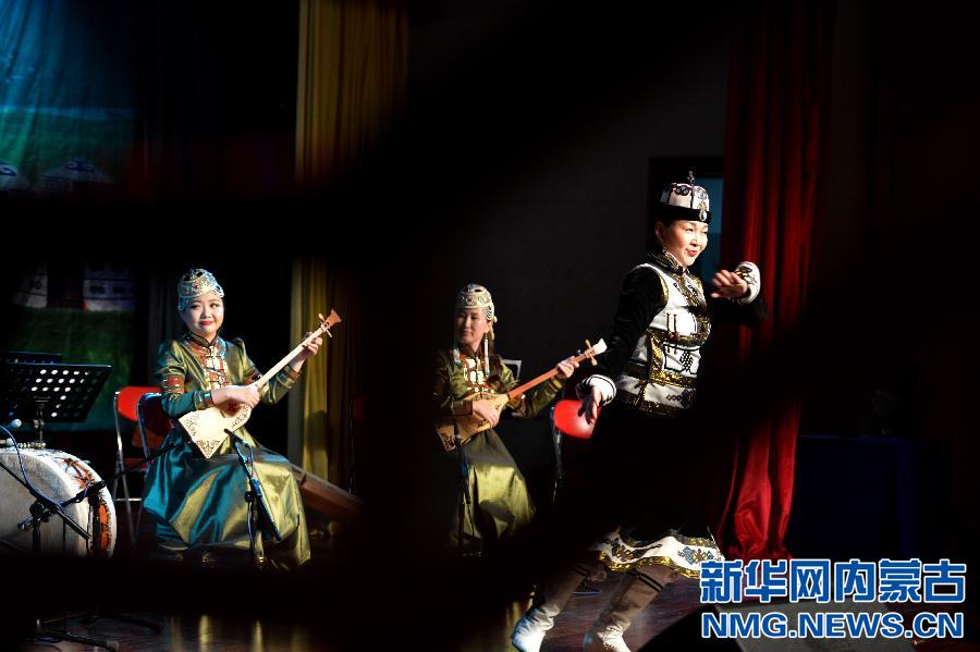 Mongolian ethnic cultural heritages on stage in Palace Museum