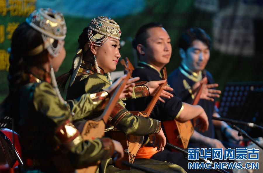 Mongolian ethnic cultural heritages on stage in Palace Museum