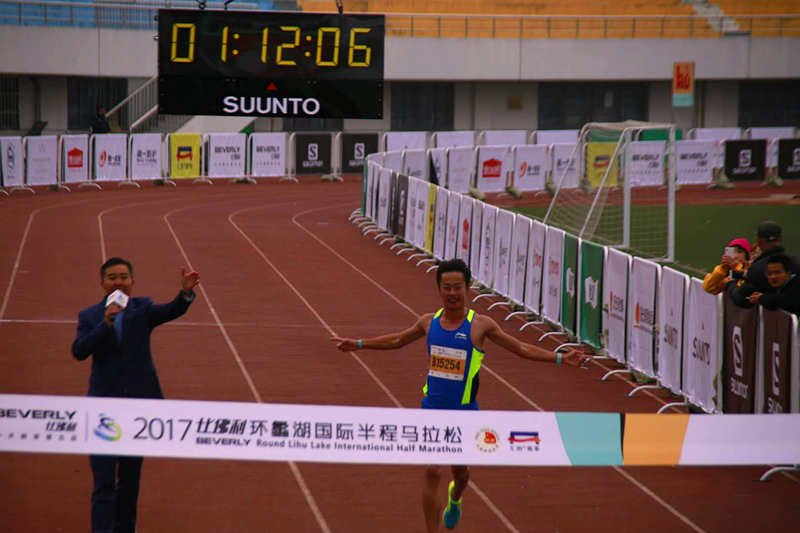 Runners brave winter chill at Lihu Lake Half Marathon