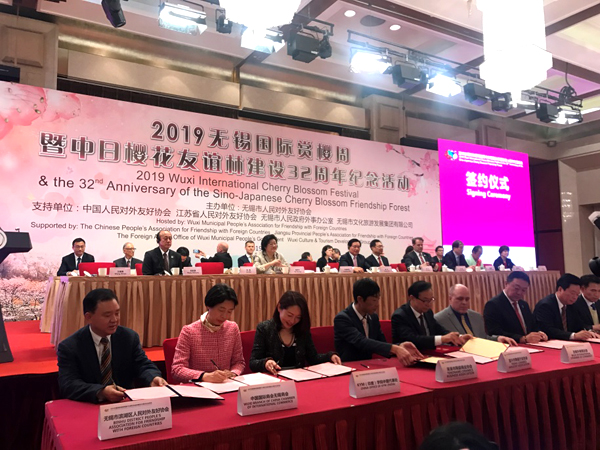 Foreign consul generals laud Wuxi's cherry blossom festival