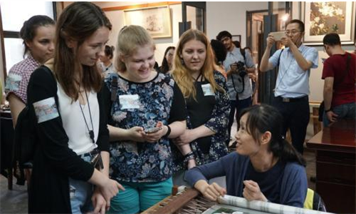 Foreign guests take helter-skelter tour of Wuxi