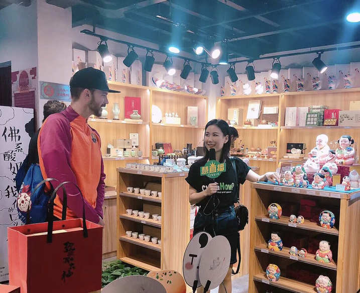 Expats join Wuxi locals to celebrate Mid-Autumn Festival