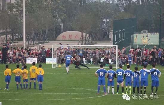 Local kids run rings around CCTV hosts in Zhangjiagang soccer match