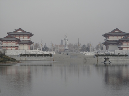 走進(jìn)禮佛大道 感受“佛都”文化