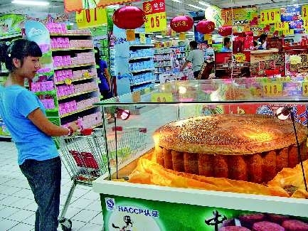 山東濟寧：超大月餅，200斤！