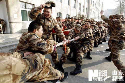 山東濟南：新兵樂享軍營文化生活