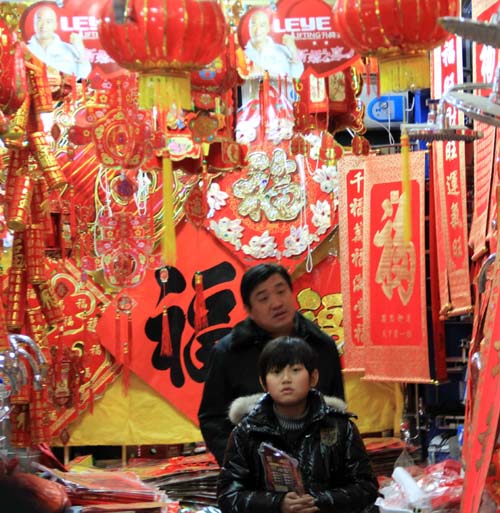 濟(jì)南市年貨市場紅紅火火<BR>