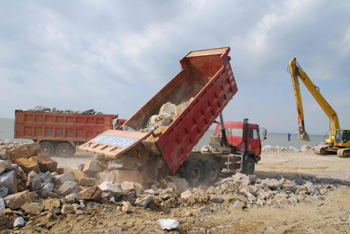 威海港靖海灣港區(qū)一期工程緊張施工