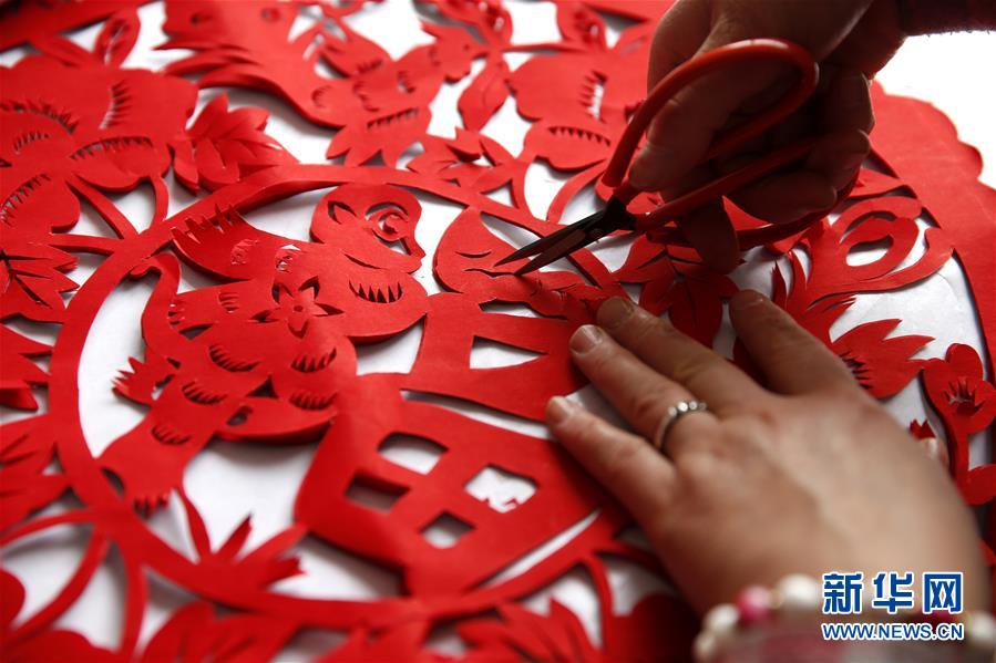 Paper-cut monkeys welcome Spring Festival