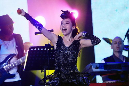 Zhang Liangying stages