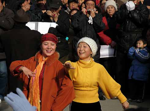 Folk art gathering at Temple of Heaven