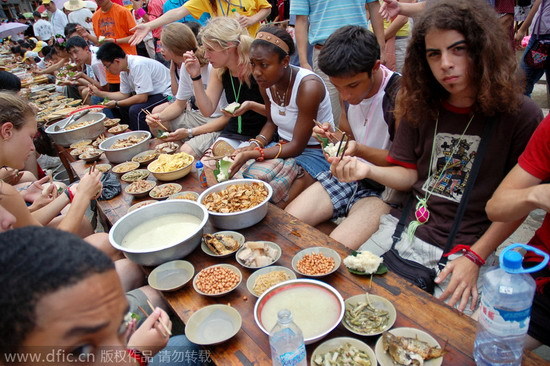 How are laowais treated in China?