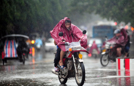 Tropical storm Parma lands in Hainan province