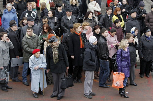 Female suicide bombers kill 37 in Moscow metro