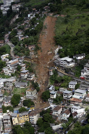 Slum disappears after mudslide near Rio
