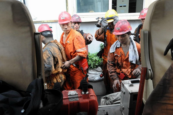 9 dead, 7 trapped in C China coal mine accident