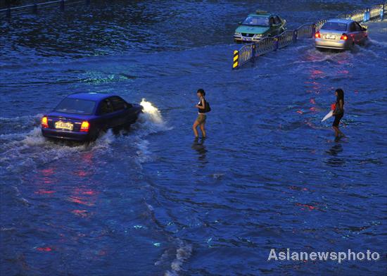 Heavy rains inundate SW China
