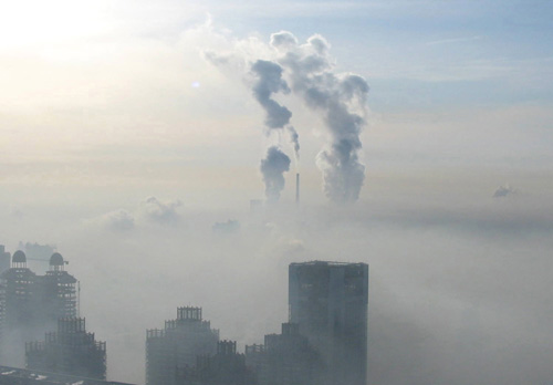 Thick fog encloses 'Ice City'