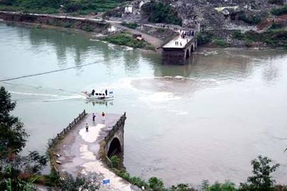 1st blasting demolition operation on bridge in Three Gorges area