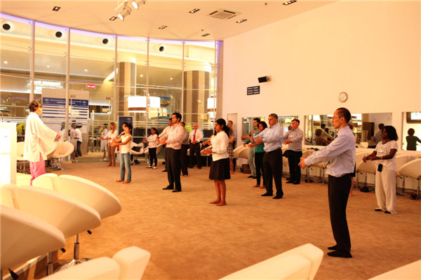 Davos Forum participants get a taste of Tai Chi