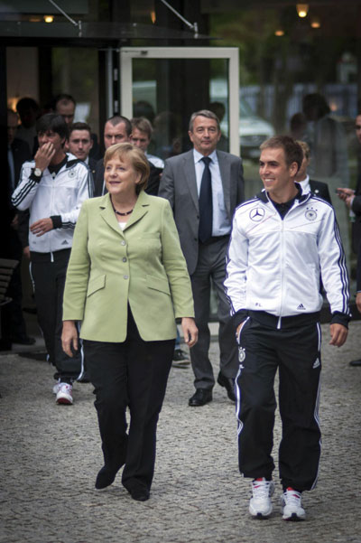 German Chancellor has dinner with soccer team